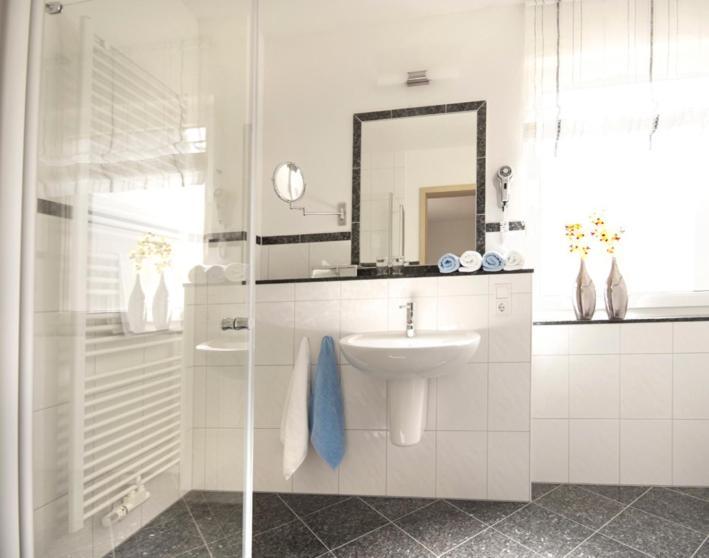 Hotel & Ferienappartements Edelweiss Willingen  Exteriör bild