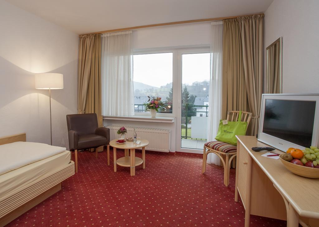 Hotel & Ferienappartements Edelweiss Willingen  Exteriör bild
